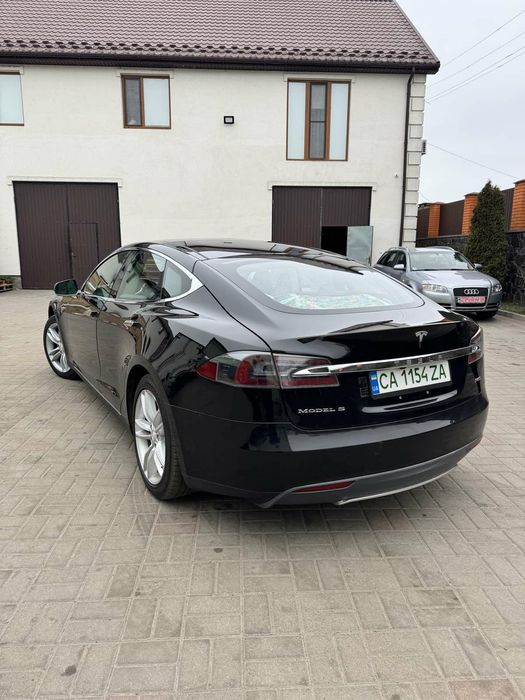 Tesla model S perfomens 85KW