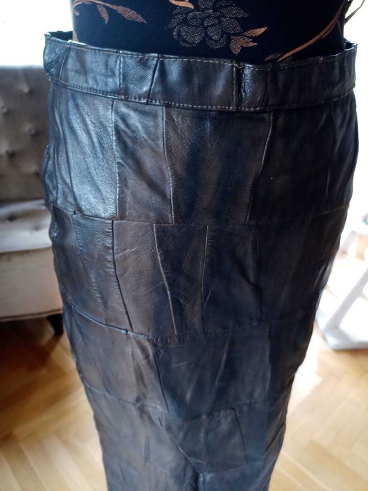 Spódnica midi, ołówkowa z naturalnej skóry, skórzana, z łatek S/36