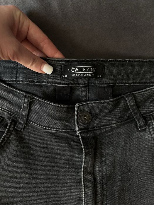 джинси чорного кольору