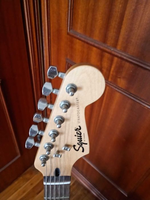 Fender Squier Bullet Strat with Tremolo HSS IL Brown Sunburst
