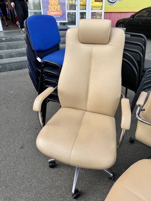 РОЗПРОДАЖ меблів для офісу та дому столи письмові лофт регулювання висоти крісла тумби дивани стільці більше ніж 700 позицій