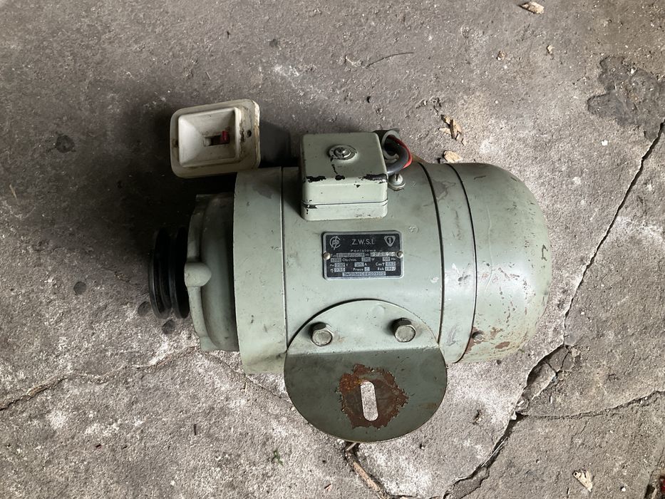 Silnik elektryczny 180 W, 220 V, 2,5 A, 1380obr/min.