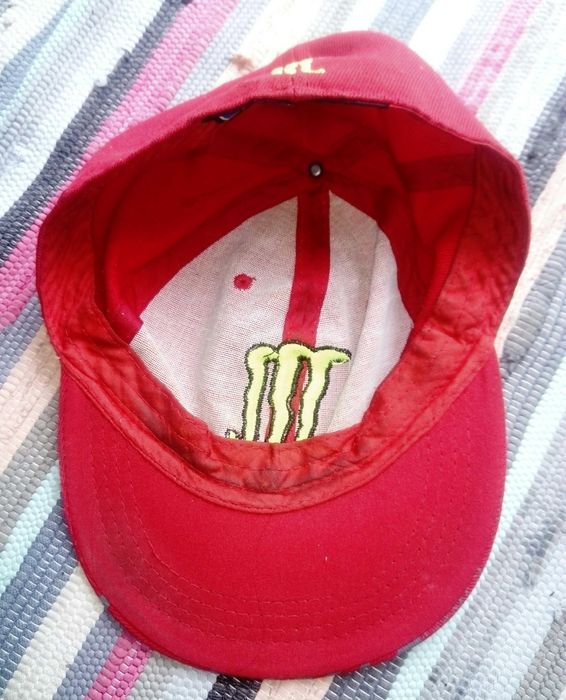 Vendo 4 Bonés como novos