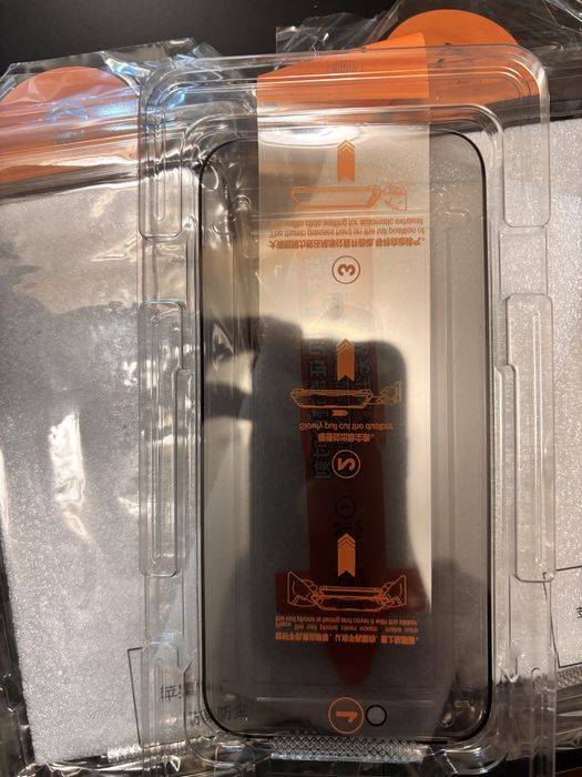 Скло антишпигун з лотком для поклейки на Iphone 15 базовий