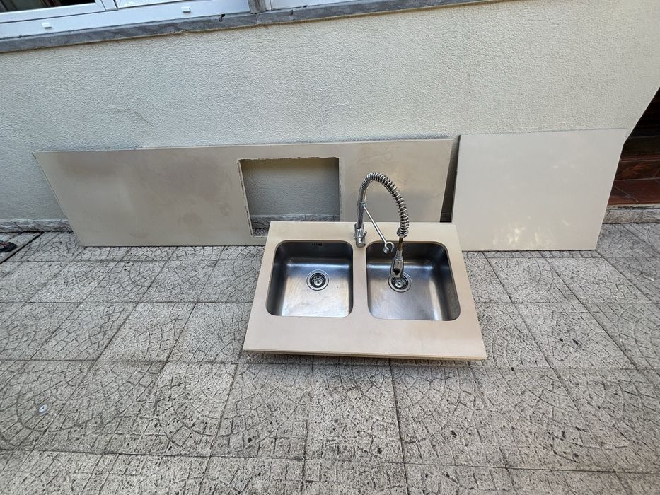 Bancada cozinha em pedra com lavatorio
