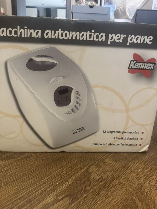 Нова хлібопічка Kennex XBM1078