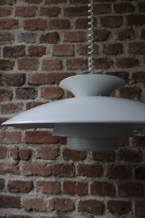 Biała duńska lampa wisząca vintage 1970 space age mid century