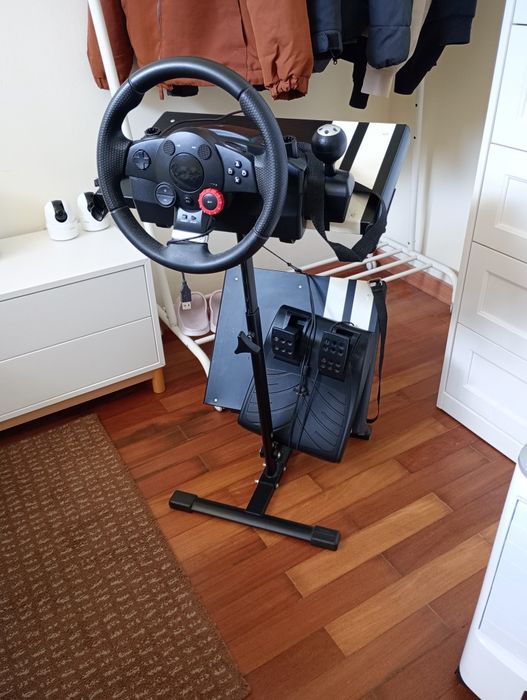 Volante Driving Force GT com suporte