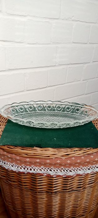Хрустальную фруктовницу ( Чехия).