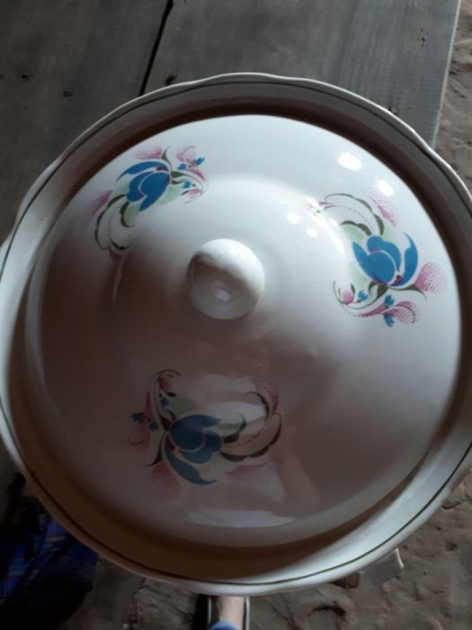 Сервиз фарфоровый