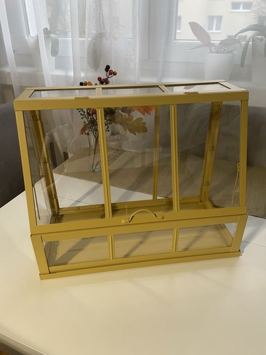 Żółta szklarnka IKEA