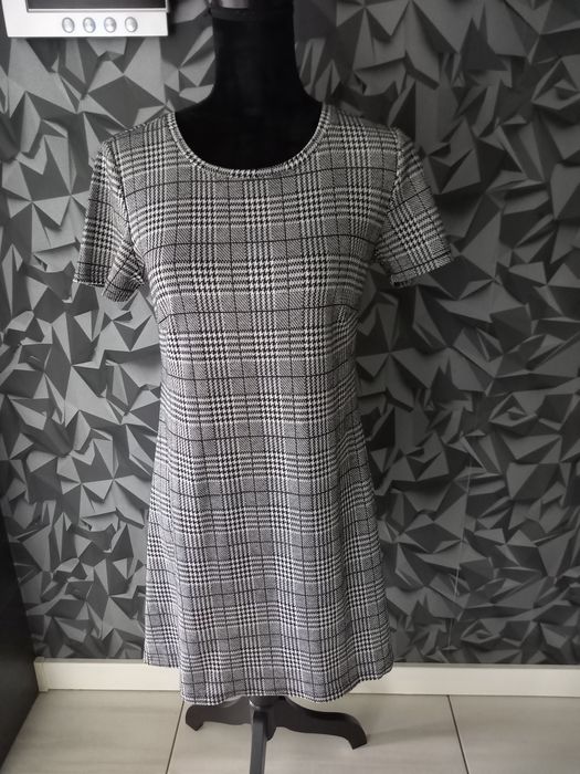 Sukienka tunika czarno biała krata pepitka marki Sinsay na rozmiar XL.