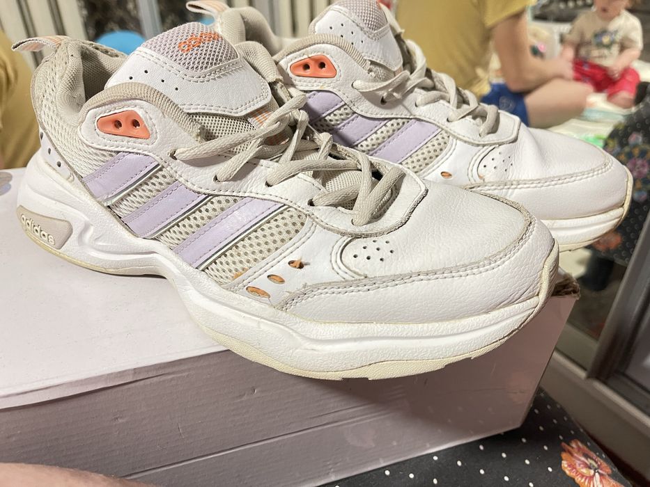 Кросівки Adidas strutter