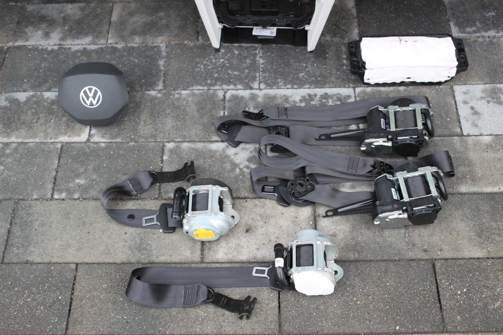 VW Passat B8 lift konsola airbag pasy szara oryginalna