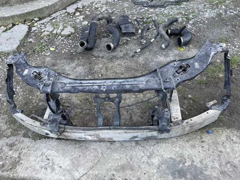 Передня панель / телевізор Mercedes W211