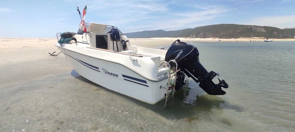 Vendo barco semi cabinado Sabor 460 em muito bom estado, motor novo