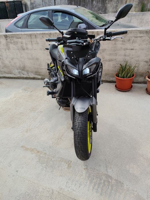Yamaha mt 09 night fluo