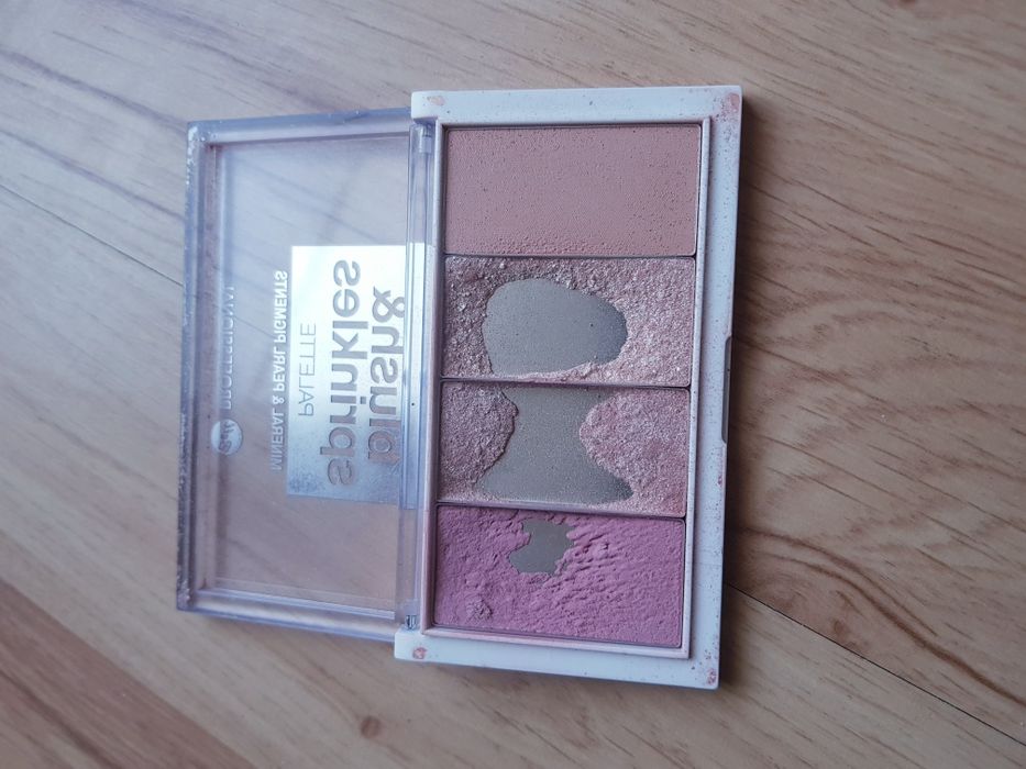 Paleta róży do policzków marki Bell