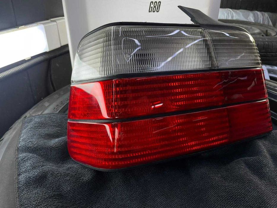 Продам оригинальный М фонарь  BMW E36