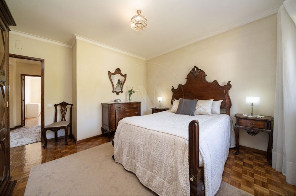 Mobília de Quarto Completa em Madeira Maciça - Estilo Clássico Luís XV / 6 Peças - Excelente Estado - Brag