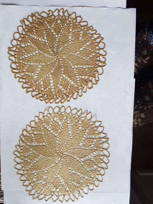 Салфетки  вязаные и вышитая