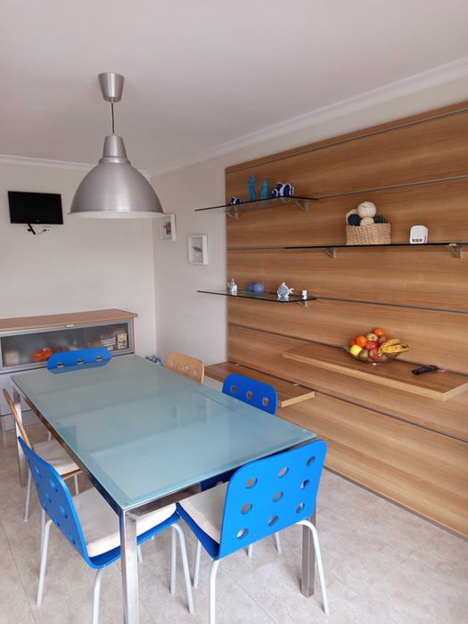 Mesa com 8 cadeiras
