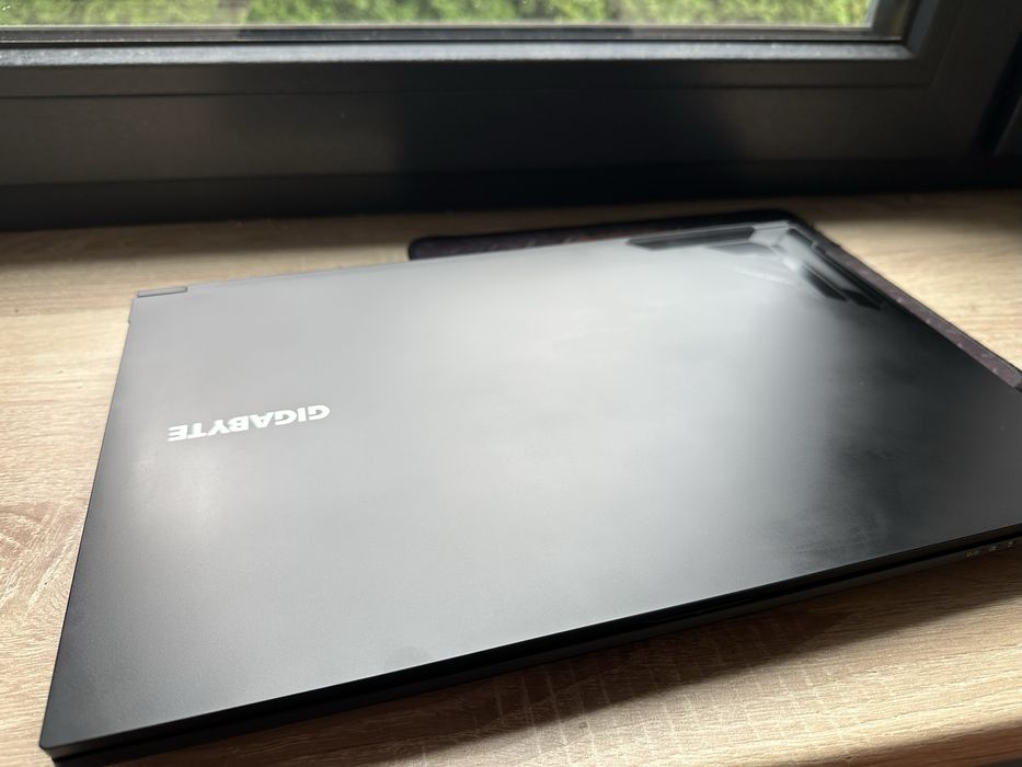 Gigabyte rtx 4050 i5 16gb 512 ssd 144 hz