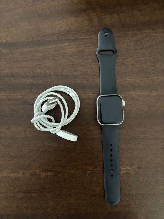 Apple Watch SE (GPS) (2.ª geração), com carregador