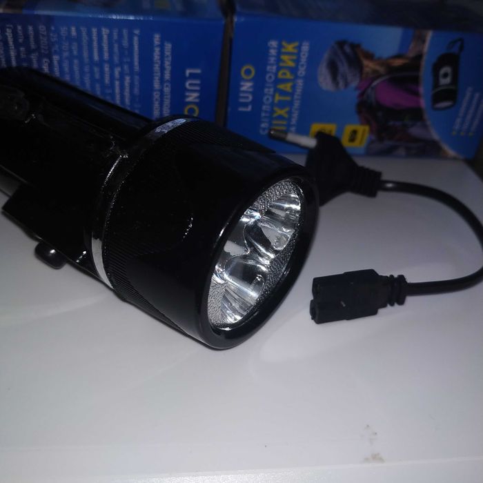 Светодиодный LED аккумуляторный ручной фонарь с магнитом