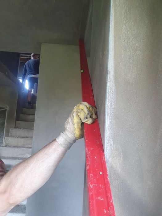 Tynki maszynowe cementowo wapienne