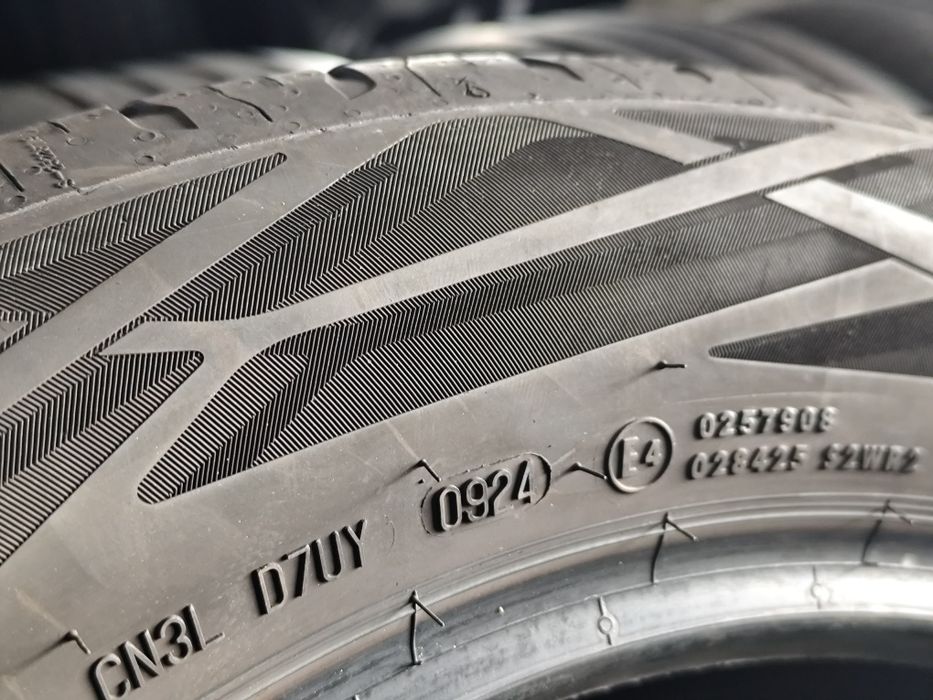 Резина, шины R-18 235/55 100V "Continental " EcoContact 6