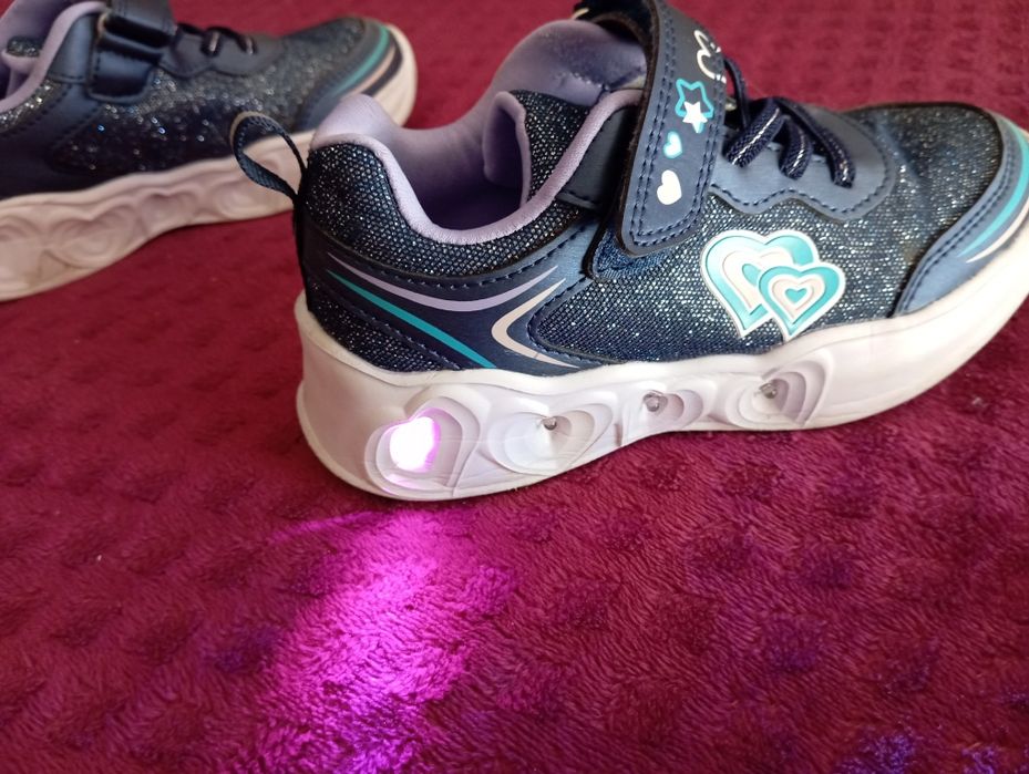 Świecące buty dla dziewczynki r 28