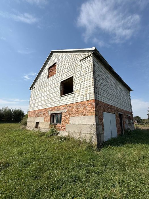 Продаж будинку + земельна ділянка біля Жовкви