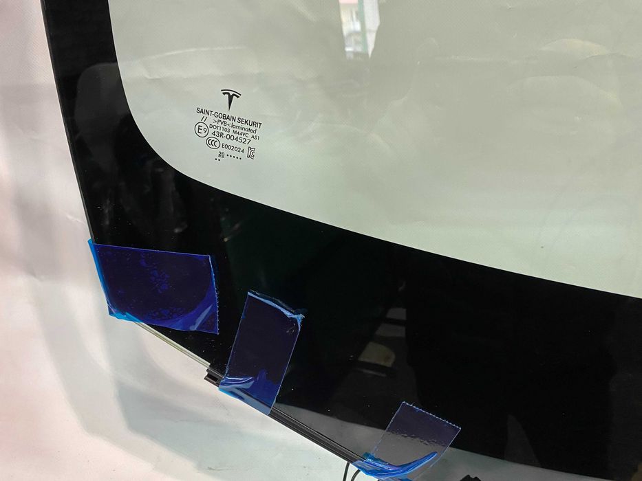 Лобовое стекло Tesla Model Y 20-21рік 2пін