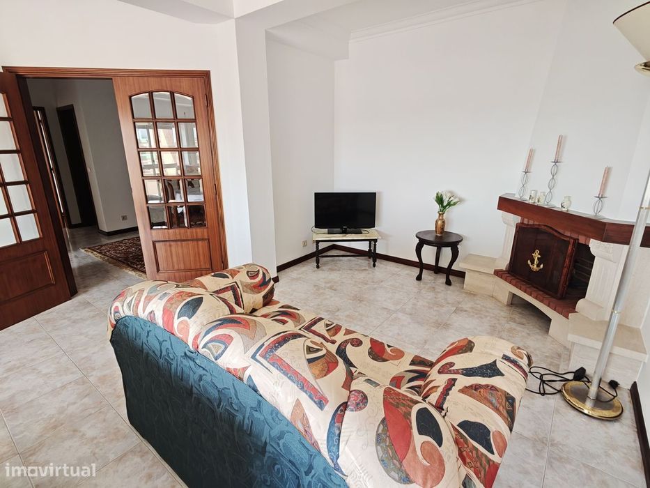 Apartamento com Excepcional Área e Localização - Buarcos