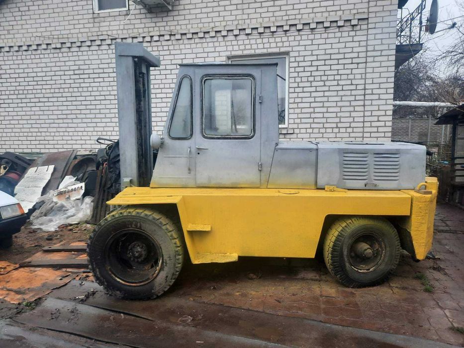 Навантажувач вилковий Львівський 5т