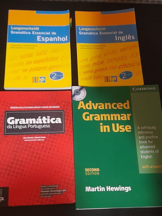 Gramáticas de português, inglês e espanhol