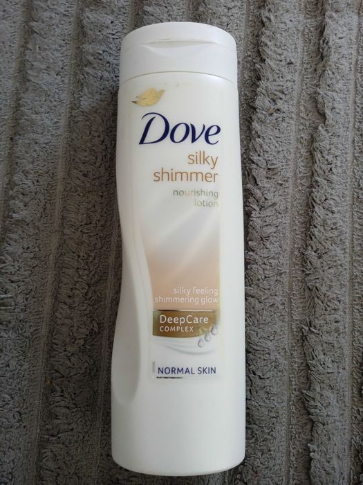 Dove Silk Glow Jedwabisty balsam do ciała 250ml