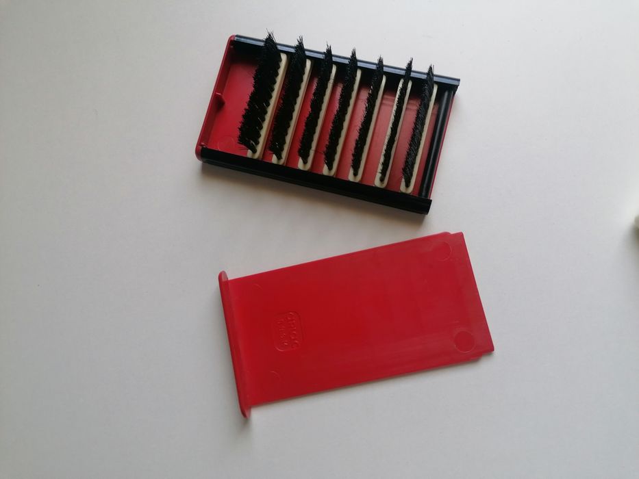 Escovas e Rolo de Roupa Vintage