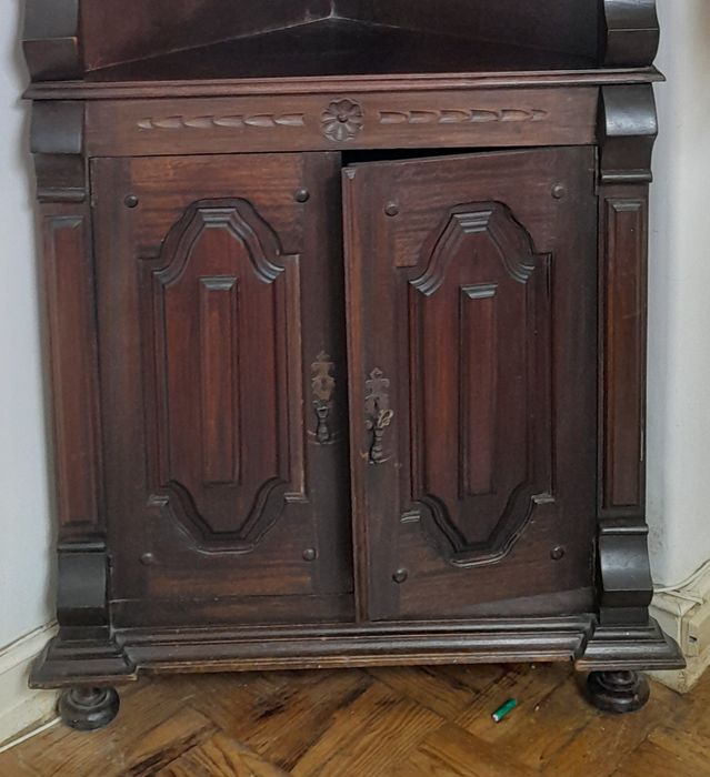 Armário de canto de madeira antigo