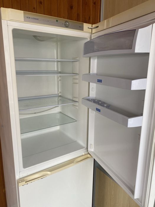 Холодильник SNAIGE в хорошому стані!