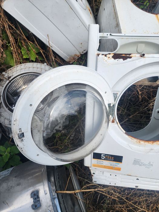 Люк для будь- яких пральних машин.