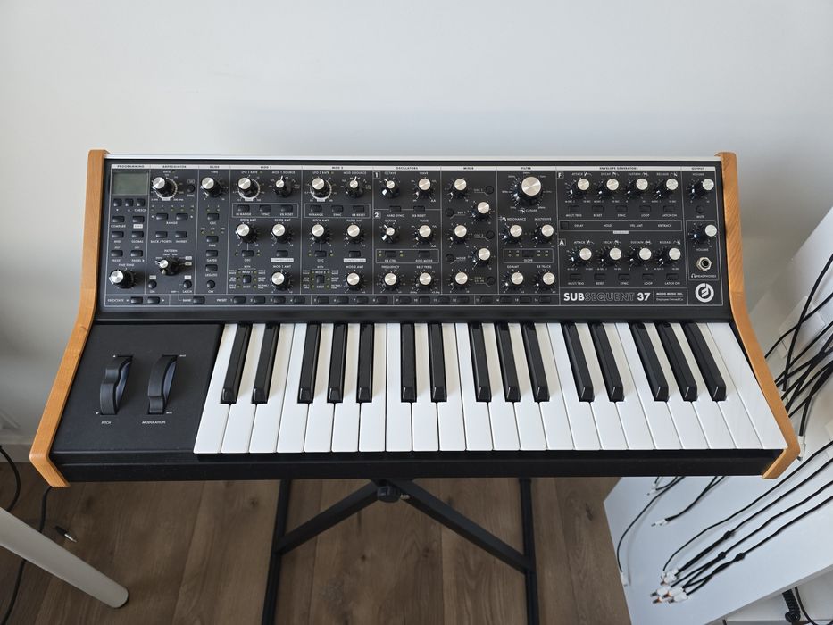 Moog Subsequent 37