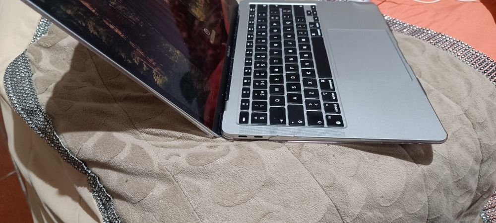 Apple MacBook Air M1