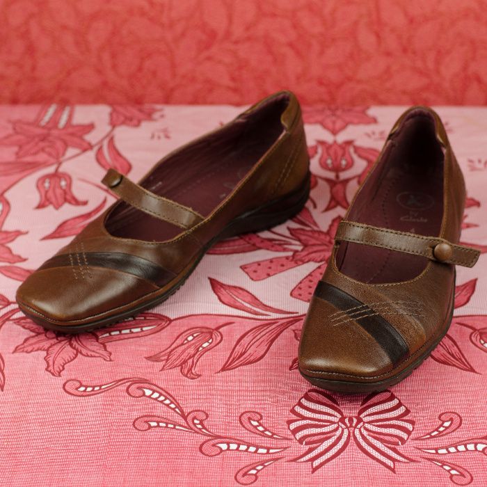 Кожаные фирменные балетки Clarks с ремешком 36,5-37р. 23,5 см.