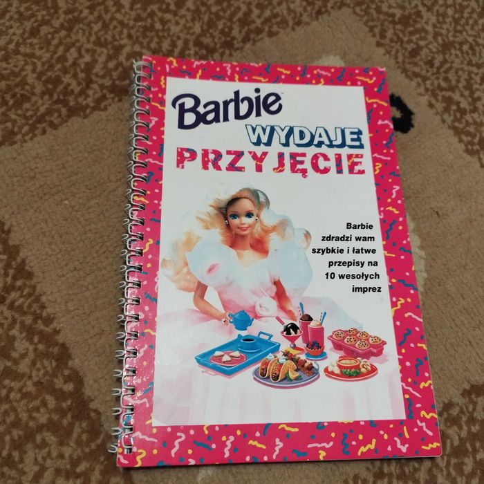 Katalog Barbie wydaje przyjęcie z przepisami lata 90 PRL