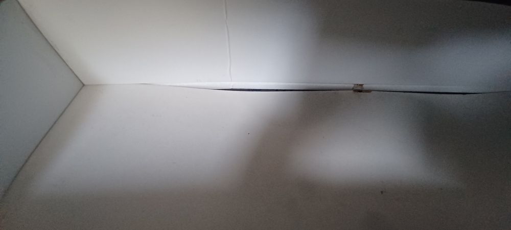 Cómoda branca com gavetas