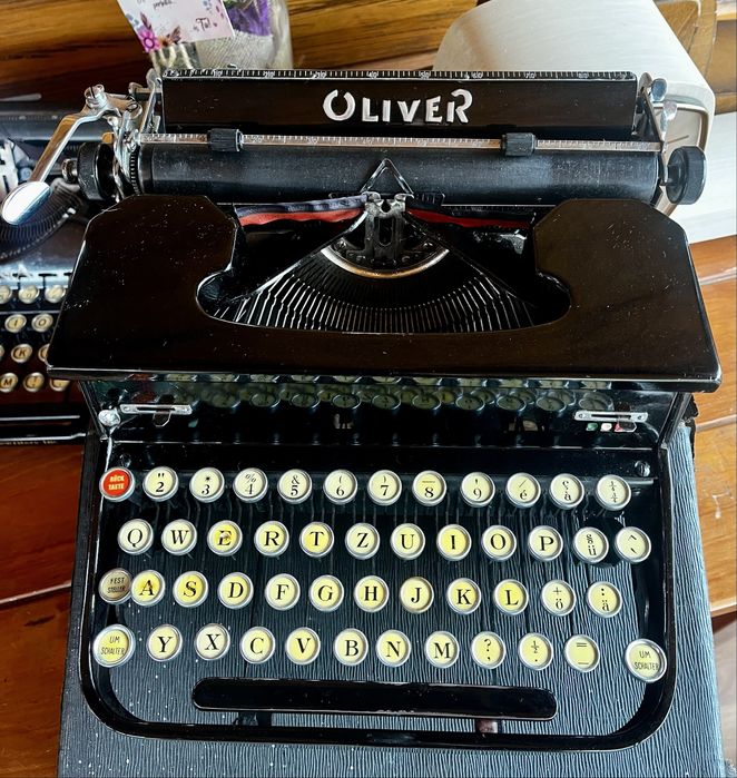 Antiga maquina de escrever Oliver