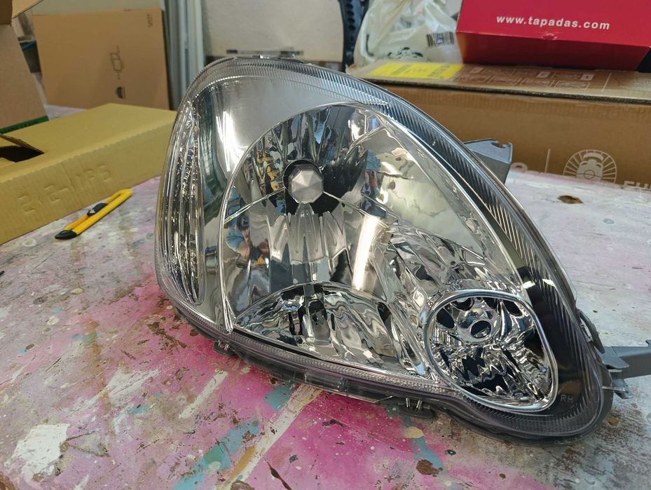 farol frontal direito toyota