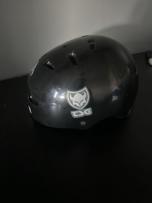 Sprzedam nowy kask tag czarny